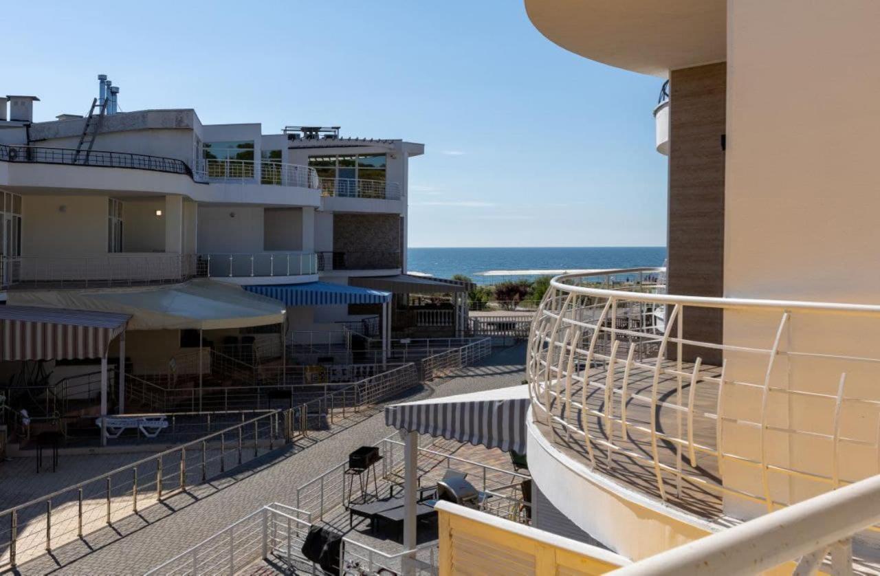 Sealoft Apartment Gribovka Ngoại thất bức ảnh