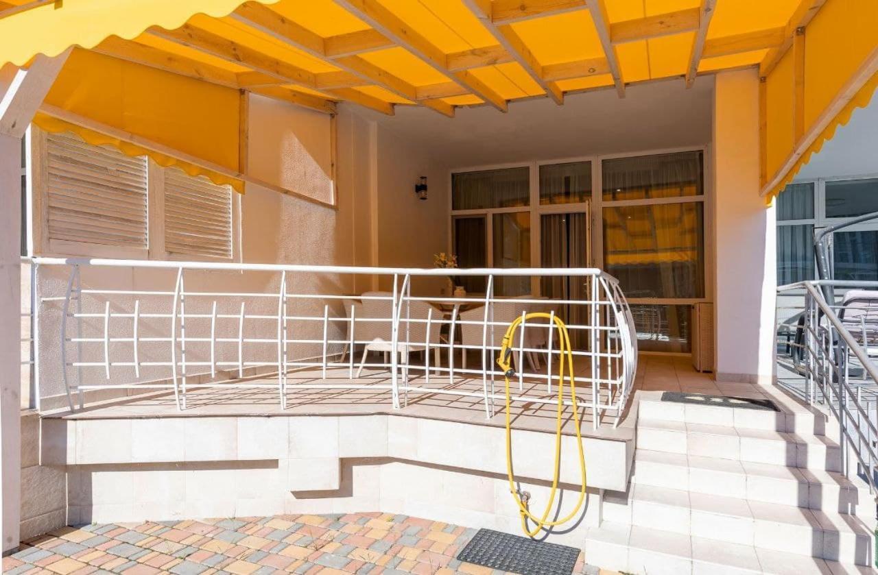 Sealoft Apartment Gribovka Ngoại thất bức ảnh